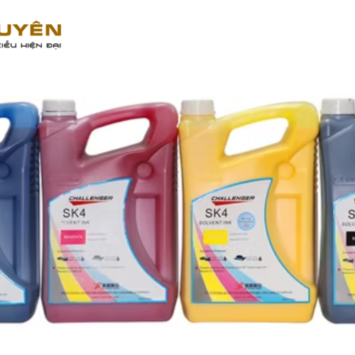 Mực in SK4 INFINITI ít mùi – Chính hãng Loại sản phẩm: Mực in Thương hiệu: INFINITI Mực in SK4 ít mùi, chính hãng INFINITI, đặc biệt không gây khó chịu cho người sử dụng. Hàng có sẵn trong kho, nhấn “Báo giá” để được tư vấn gọi lại nhanh nhất. Giao hàng toàn quốc. Thông số sản phẩm • Dung tích: 5 lít / bình • Tính năng: • Ít mùi khó chịu • Không gây hại đầu phun • Độ bền màu cao • Xuất xứ: Infiniti (Trung Quốc) • Hạn sử dụng: 12 tháng kể từ ngày sản xuất